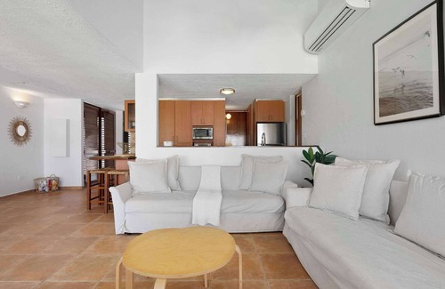 Zarzal Apartamento | Playa Collect | Beachfront Haven w. Pool