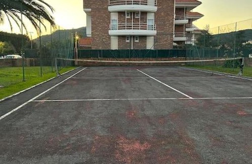 Santona Apartamento | Playa de Berria -Apartamento con piscina y vistas al mar