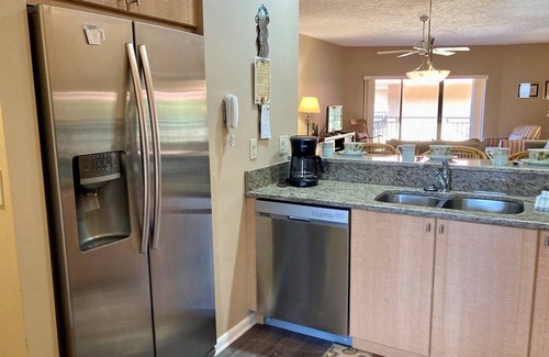 Holmes Beach Condominio | Playa Encantada 214 2 Bedroom Condo by RedAwning