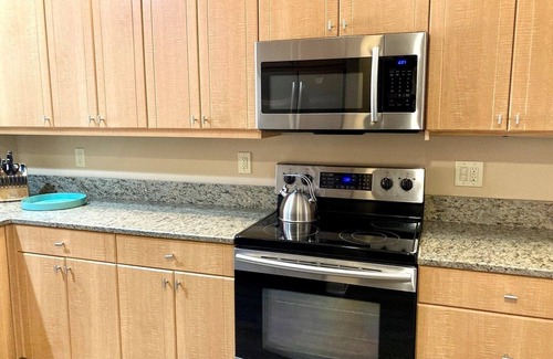Holmes Beach Condominio | Playa Encantada 214 2 Bedroom Condo by RedAwning