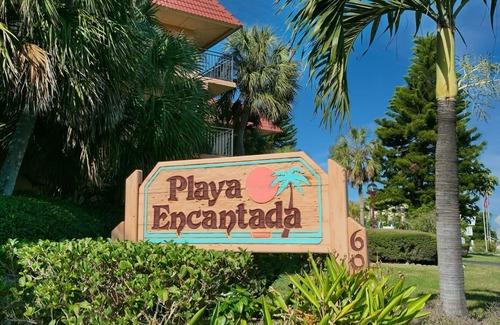 Holmes Beach Condominio | Playa Encantada 214 2 Bedroom Condo by RedAwning