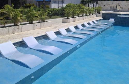 Villas Del Mar Apartamento | Playa Juan Dolio, RD-Acceso Privado A La Playa Justo Al Frente En 1ra Línea, Áreas Sociales, BBQ, Piscina, Gazebos-Parqueo-Wifi-Netflix-Al Lado De Minimarket, Restaurantes, Bares, Tiendas, Clubes de Playa, Campos De Golf, Bancos Comerciales y más