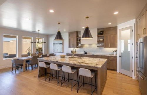 St. George Casa | Playin On The Ledge