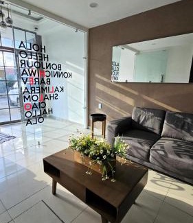 Cuautitlán Izcalli Apartamento | PLAZA ACEQUIA SUITES para 1 a 4 personas ESPECIALISTAS CORTAS MEDIANAS Y LARGAS ESTANCIAS en IZCALLI TEPOTZOTLAN perfectas para Familias, Turistas, Contratistas, Estudiantes, Empresas y Ejecutivos 5 min Izcalli 15 min Esmeralda 20 min Satélite 25 min AIFA