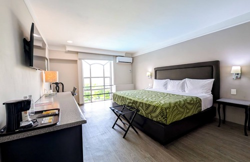 Centro de Querétaro Hotel | Plaza Camelinas Hotel