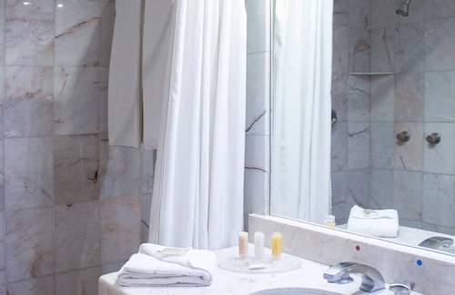 Centro de Querétaro Hotel | Plaza Camelinas Hotel