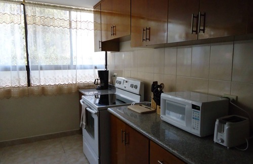 La Colón Apartamento | PLAZA FOCH ¡La mejor ubicación!Amueblado 3 dormitorios, 2. 5 Baño aparte / WI-FI / TV / BBQgrill
