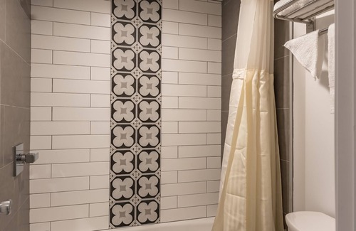 South Gate Hotel | Plaza Inn