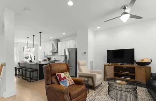 Plaza Midwood Casa | Plaza Midwood "Penthouse"