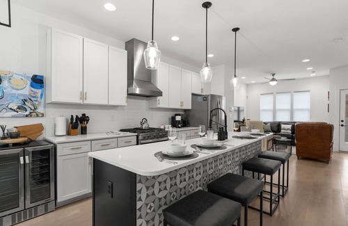 Plaza Midwood Casa | Plaza Midwood "Penthouse"