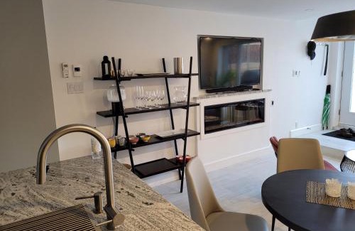 La Petite-Patrie Apartamento | Plaza12 - StringLights, XL Terrace, restos & shops