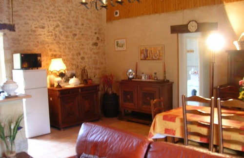 Saint-Michel-de-Villadeix Casa | Agradable casa de piedra rodeada de bosques y prados.