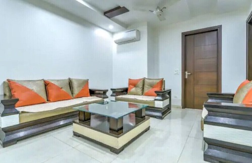 Block E Apartamento | Pleasant 3BHK Apartment Park Facing, Close to Market By HostMyStay