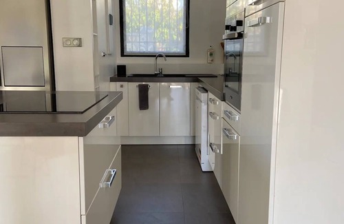 Morieres-les-Avignon Apartamento | Pleasant apartment close to all amenities