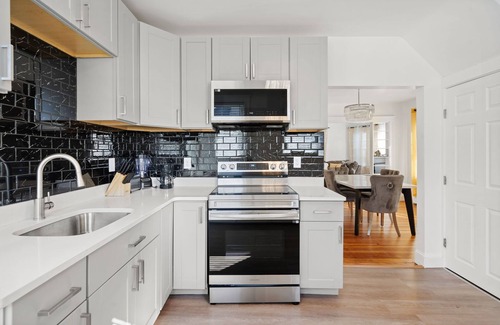 Braintree Casa | Pleasant and fully furnished 4-bedroom and two bathrooms house in Braintree MA