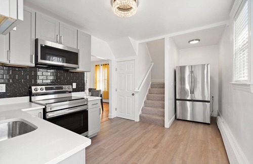 Braintree Casa | Pleasant and fully furnished 4-bedroom and two bathrooms house in Braintree MA