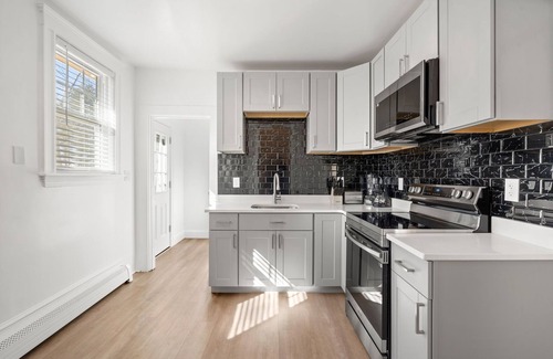Braintree Casa | Pleasant and fully furnished 4-bedroom and two bathrooms house in Braintree MA