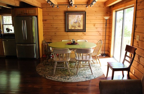 Rutherfordton Cabina | Cabina de campo agradable: aproximadamente 8 minutos para TIEC; 35 minutos al lago Lure