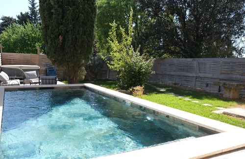 Saint-Etienne-du-Gres Otro | Pleasant Provencal Mas with pool and jacuzzi at St Etienne du Grès - 6 people