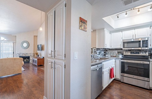 La Contessa Condominio | Pleasant Front Quarters BD/BA/Pool
