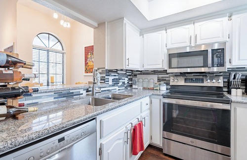 La Contessa Condominio | Pleasant Front Quarters BD/BA/Pool