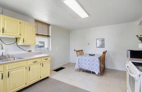 Avalon Casa | Pleasant Getaway in Avalon, PA