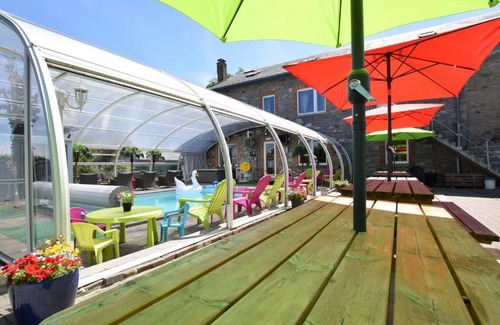 Courtil Casa | Pleasant Holiday Home with Sauna and Jacuzzi in Courtil