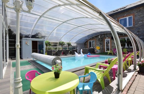 Courtil Casa | Pleasant Holiday Home with Sauna and Jacuzzi in Courtil