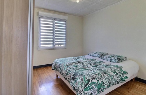 Saint-Guenole Casa | Pleasant house near the port