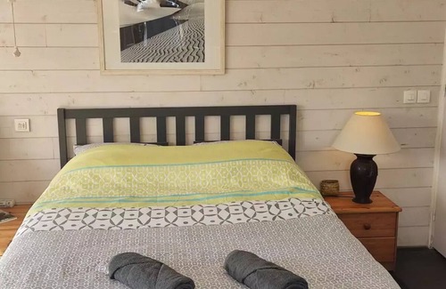 La Chevroliere Cama Y Desayuno | Pleasant self-contained room + pool access