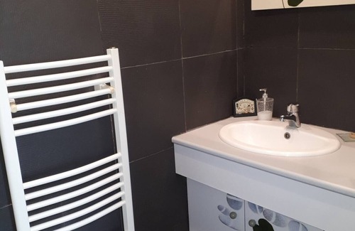La Chevroliere Cama Y Desayuno | Pleasant self-contained room + pool access