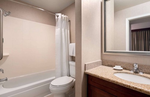 Tempe Hotel | Pleasant Stay, Convenient Location! Full Kitchen, Outdoor Pool, Free Breakfast