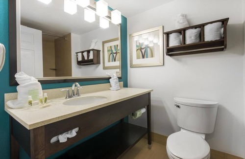 Savannah Hotel | Pleasant Stay! Unit w/ Parking, Near Savannah-Ogeechee Museum!