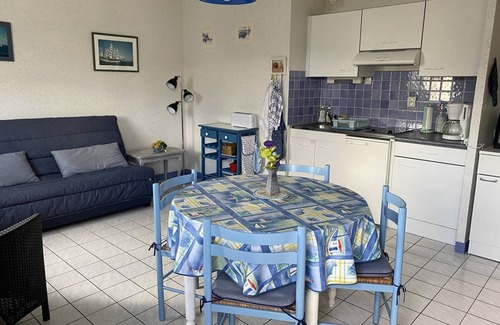 Saint-Cast-le-Guildo Apartamento | Pleasant studio in a quiet location 200m from the main beach of Saint Cast