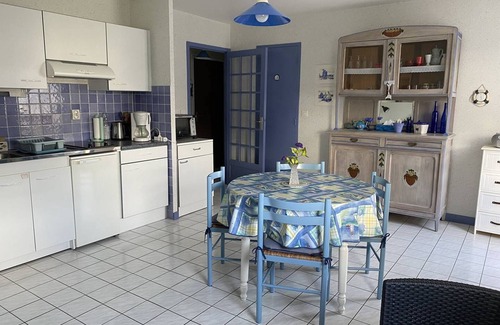 Saint-Cast-le-Guildo Apartamento | Pleasant studio in a quiet location 200m from the main beach of Saint Cast
