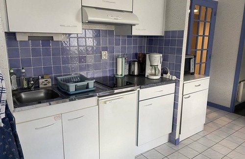 Saint-Cast-le-Guildo Apartamento | Pleasant studio in a quiet location 200m from the main beach of Saint Cast