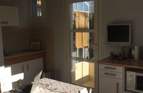 Hyeres City Centre Casa | Bonito T1 (clasificado 3 estrellas) en Villa, tranquilo (callejón sin salida), jardín y estacionamiento