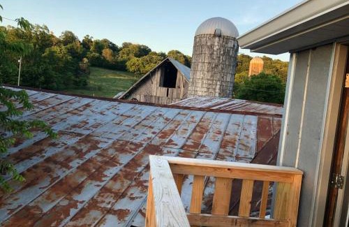 Columbia Casa | Pleasant Valley Farm Dairy Barn writer's retreat