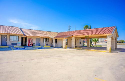 Pleasanton Hotel | Pleasanton Executive Inn By OYO