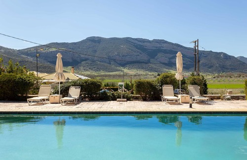 Kylini Apartamento | Pleiades Jewels - Corinthos Pool Bliss