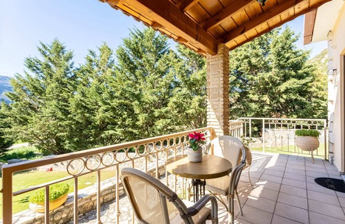 Kylini Apartamento | Pleiades Jewels - Corinthos Pool Bliss