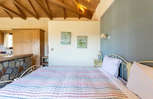 Kylini Apartamento | Pleiades Jewels - Corinthos Pool Bliss