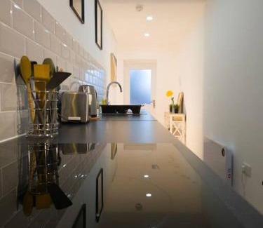 Splott Apartamento | Plenty of Parking Available; 3 Bedroom Apartment by Property Promise