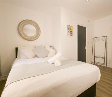 Splott Apartamento | Plenty of Parking Available; 3 Bedroom Apartment by Property Promise
