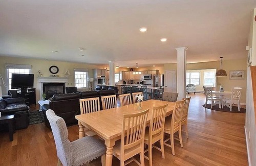 Eastward Look Casa | PLENTY OF ROOM FOR WHOLE FAMILY!!