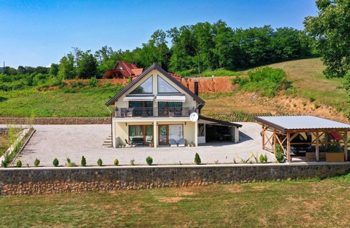 Barilovic Casa | Plivanje u zalazak sunca - Three Bedroom House