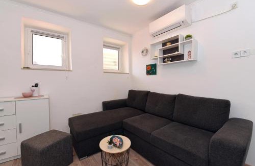 Ploce Apartamento | Pločica