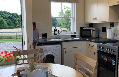 Forres Cabaña | Ploughmans Cottage - a rural that sleeps 4 guests in 2 bedrooms