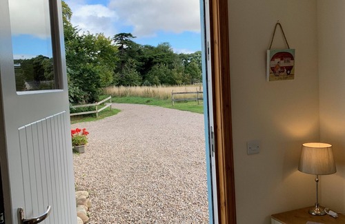 Forres Cabaña | Ploughmans Cottage - a rural that sleeps 4 guests in 2 bedrooms