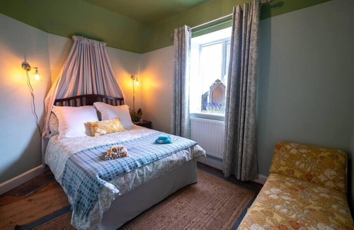 Scunthorpe Otro | Plum Cottage: Sleeps 8